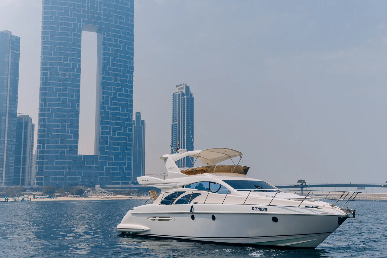 50 ft Yacht - Azimut (up to 15 guests)