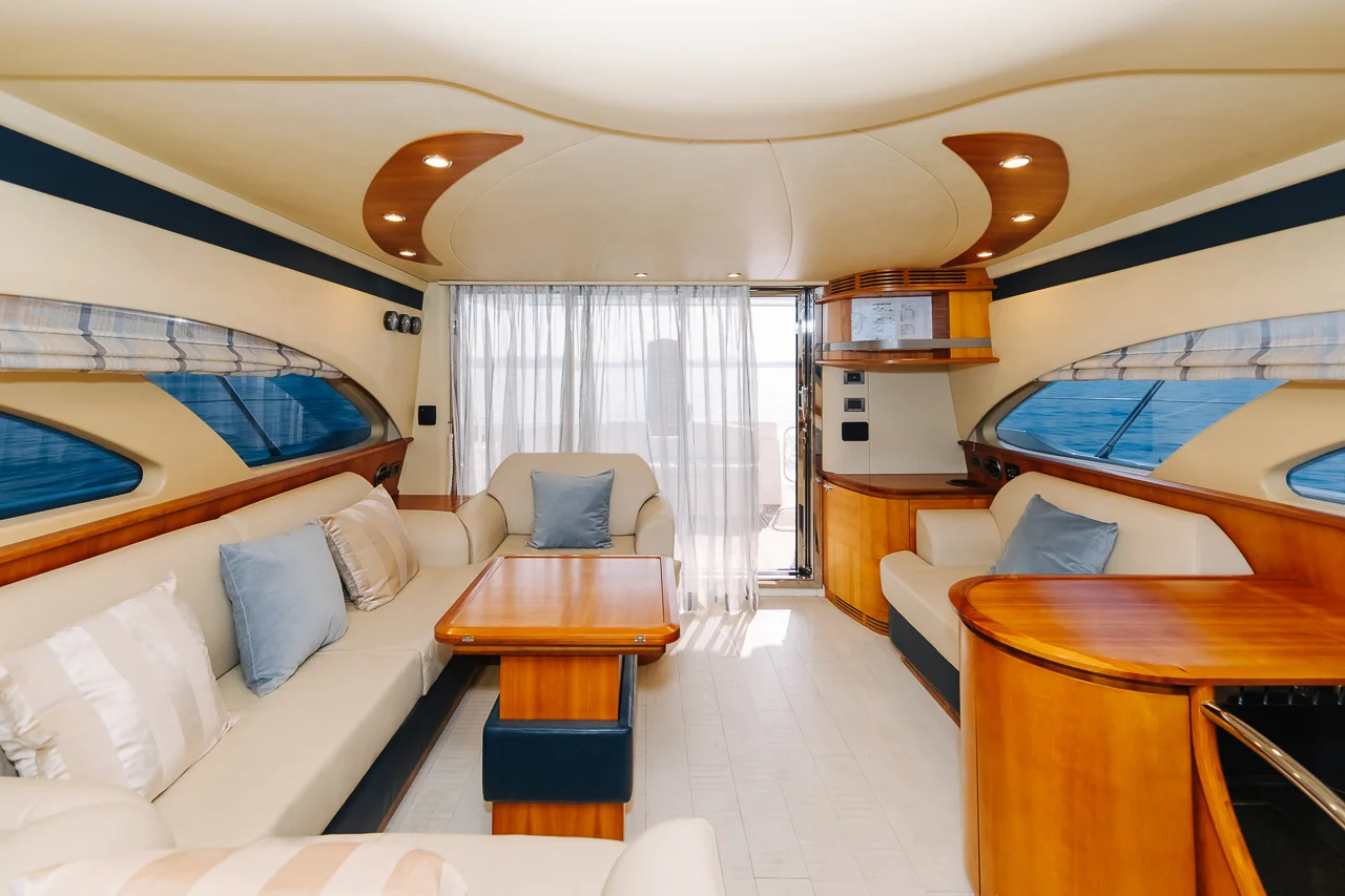 50 ft Yacht - Azimut (up to 15 guests)